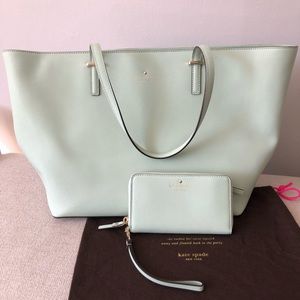 2 PCS Cedar Street Harmony Tote & Wristlet - Mint